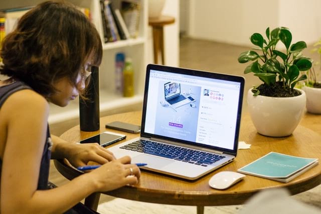Young entrepreneurs collaborating